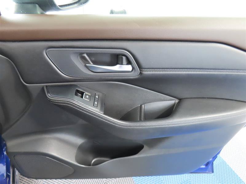 Used 2023 Nissan Rogue SL AWD/4WD image 35