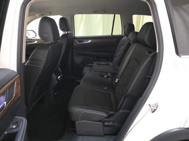 Used 2025 Volkswagen Atlas SE image 27