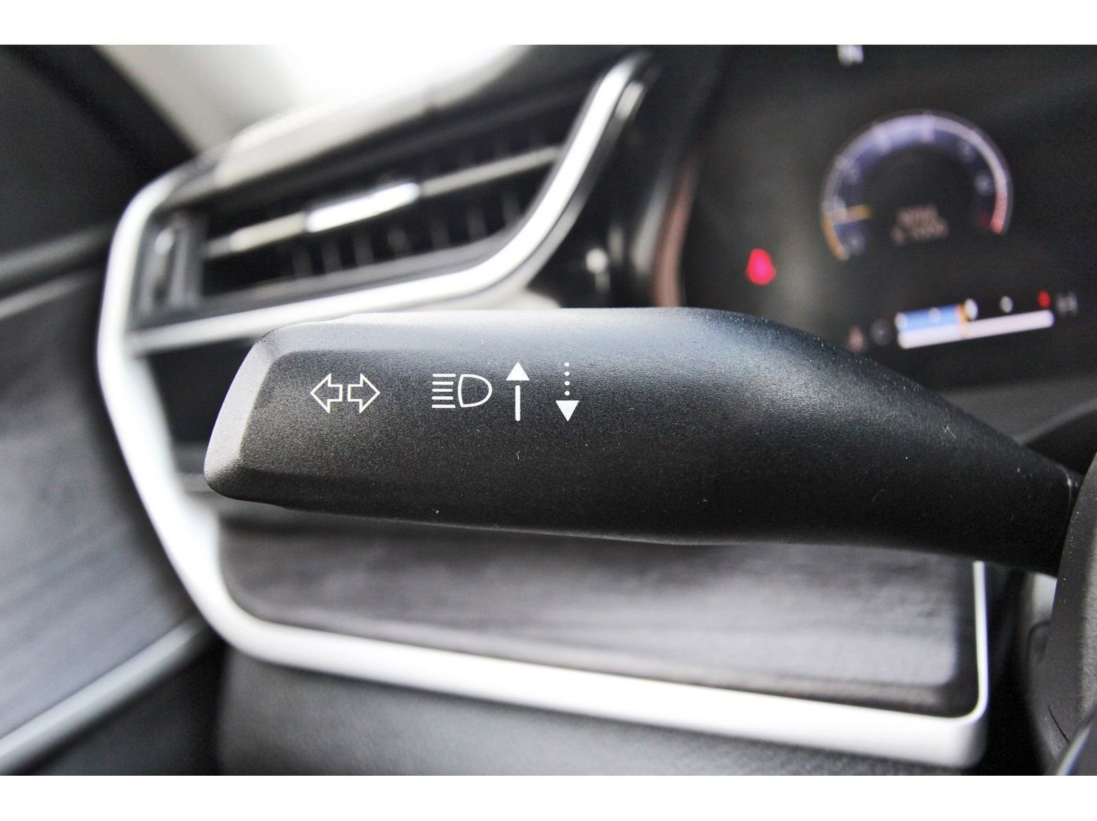 Used 2022 Jeep Grand Cherokee L Limited w/ Luxury Tech Group II image 22