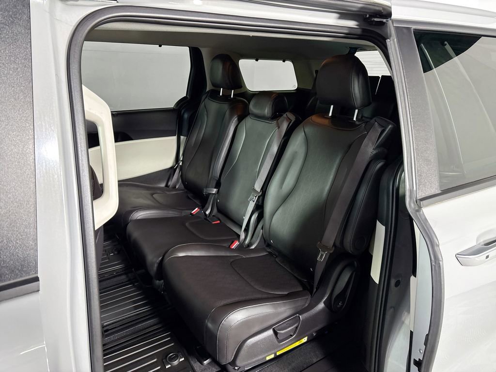 Certified 2024 Kia Carnival EX image 20