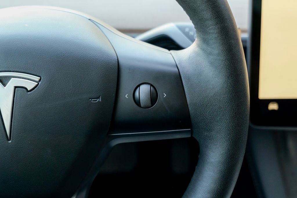 Used 2023 Tesla Model 3 Standard Range RWD image 39
