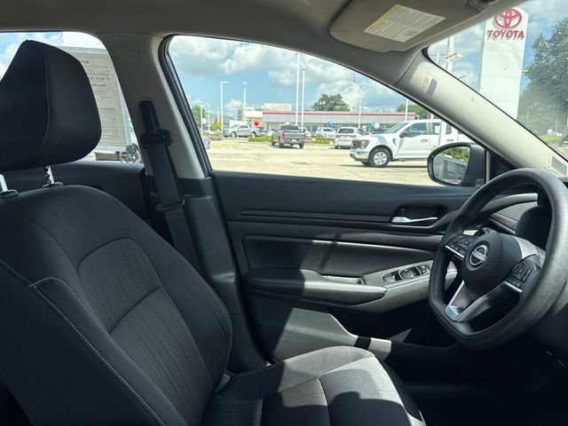 Used 2024 Nissan Altima 2.5 SV FWD image 14