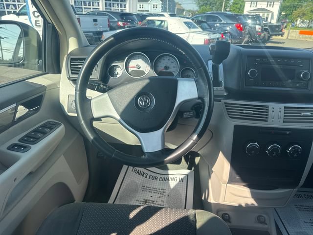 Used 2009 Volkswagen Routan S FWD image 13