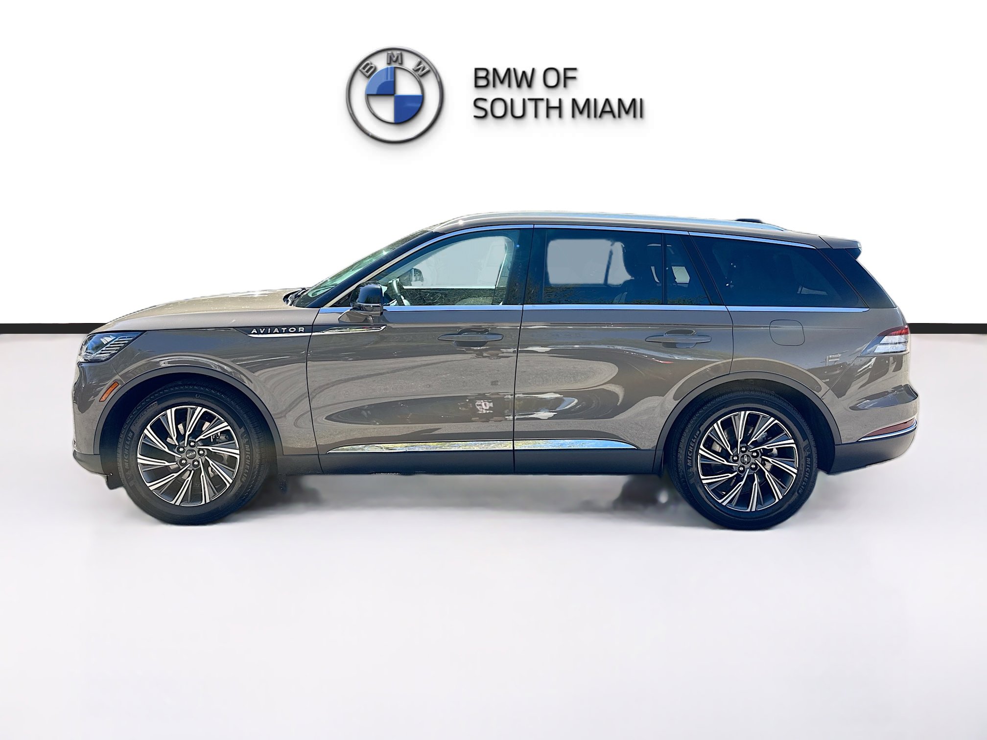 Used 2025 Lincoln Aviator 2WD image 4