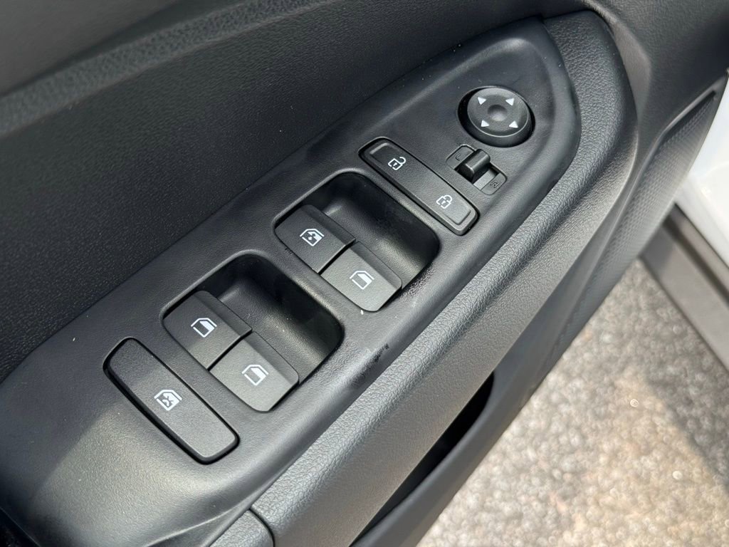 Used 2025 Hyundai Venue SEL image 21