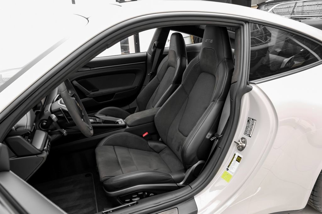 Used 2025 Porsche 911 Carrera 4 GTS image 31