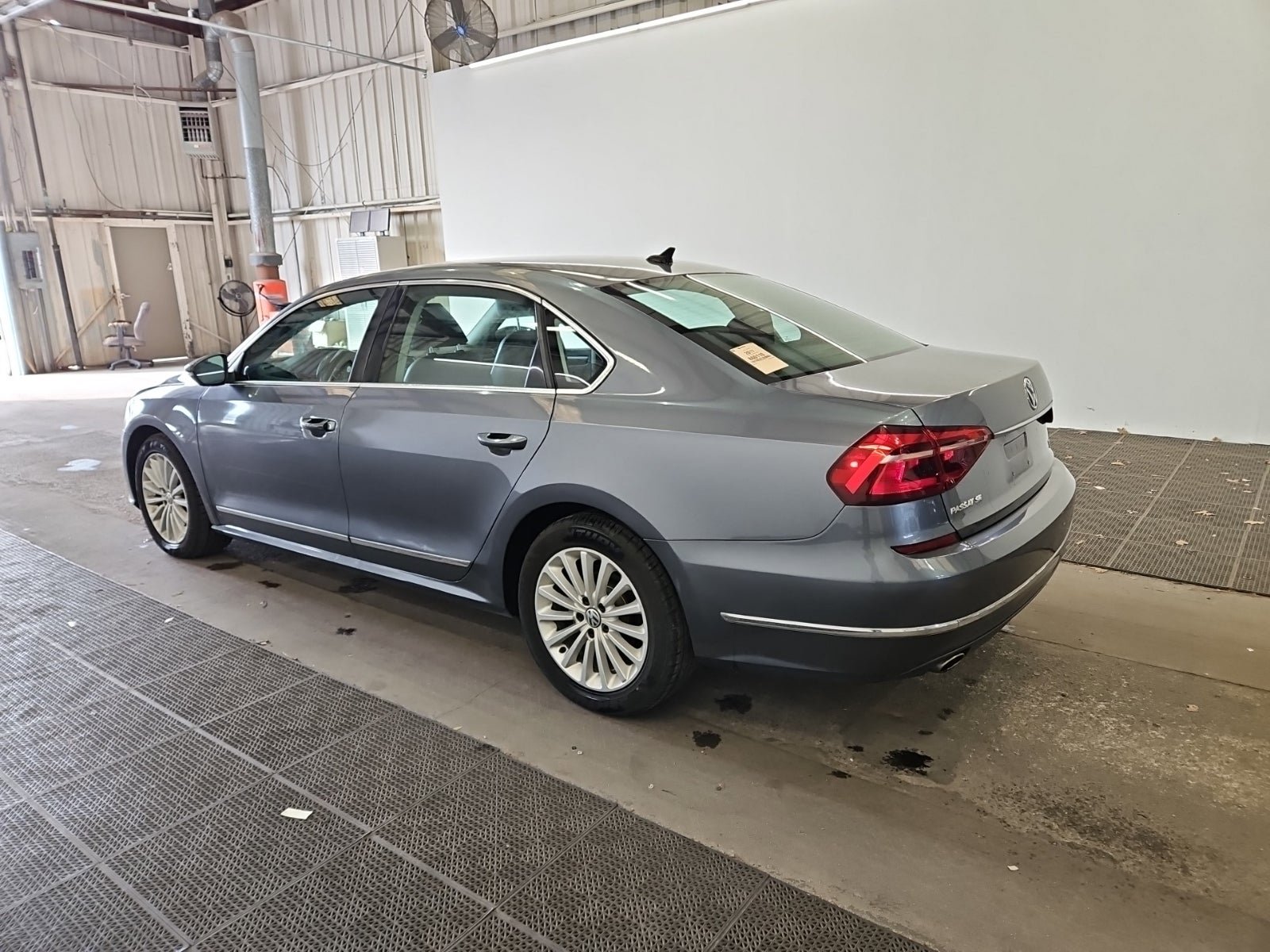 Used 2017 Volkswagen Passat 1.8T SE image 2