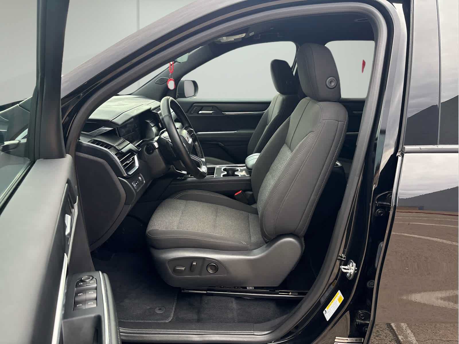 Used 2026 GMC Acadia Elevation FWD image 10