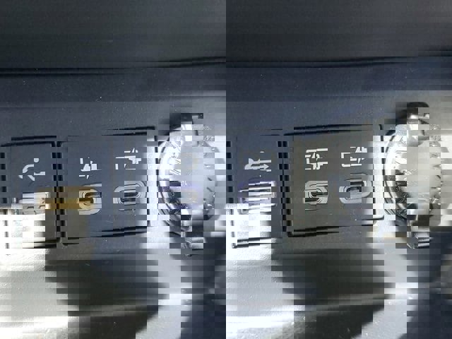 Used 2023 Toyota Highlander L image 25