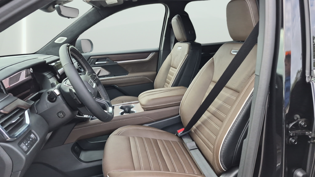 New 2027 GMC Acadia Denali Ultimate w/ LPO, Floor Liner Package AWD/4WD image 11