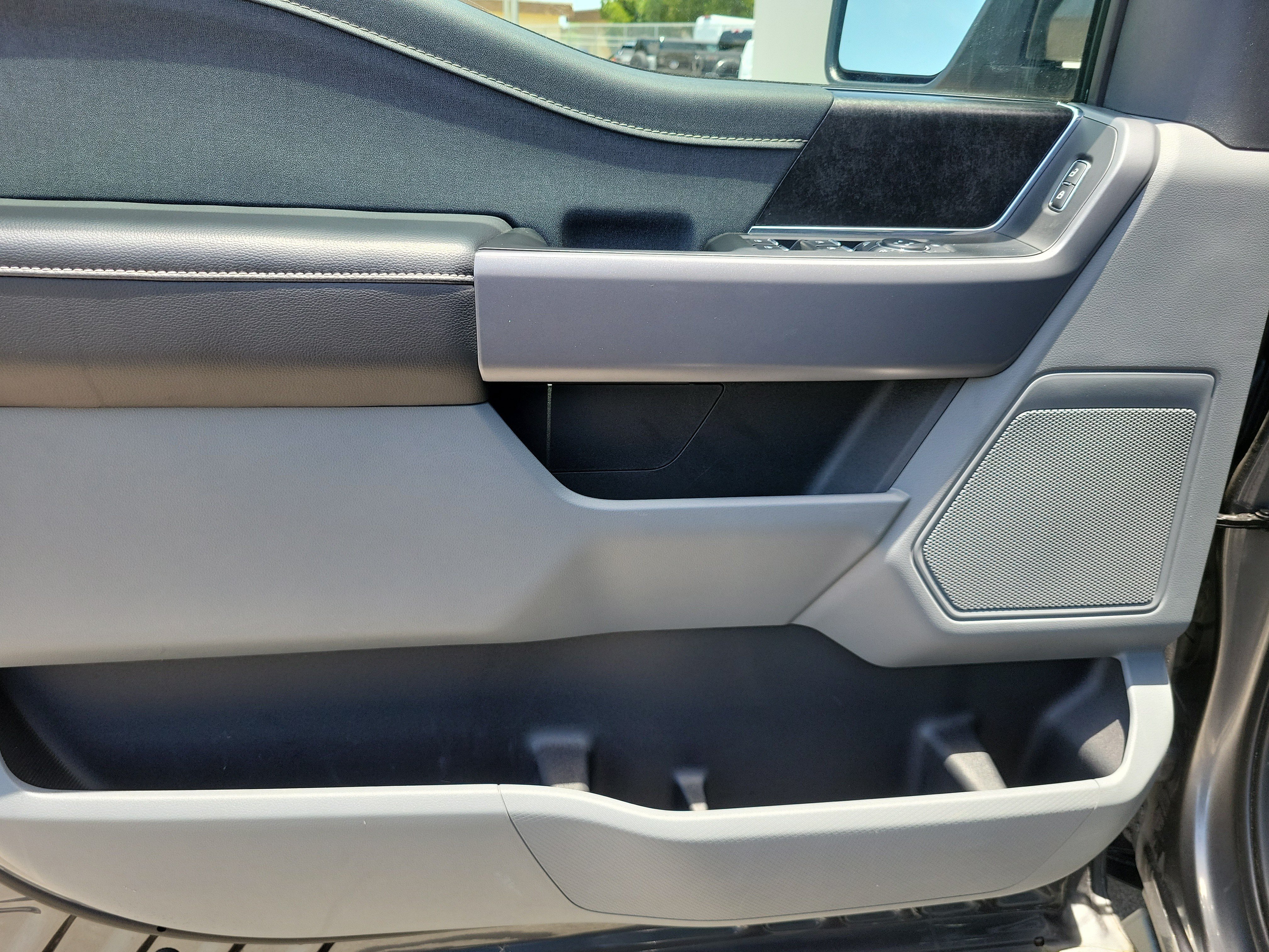 Used 2025 Ford F150 Lightning XLT AWD/4WD image 21