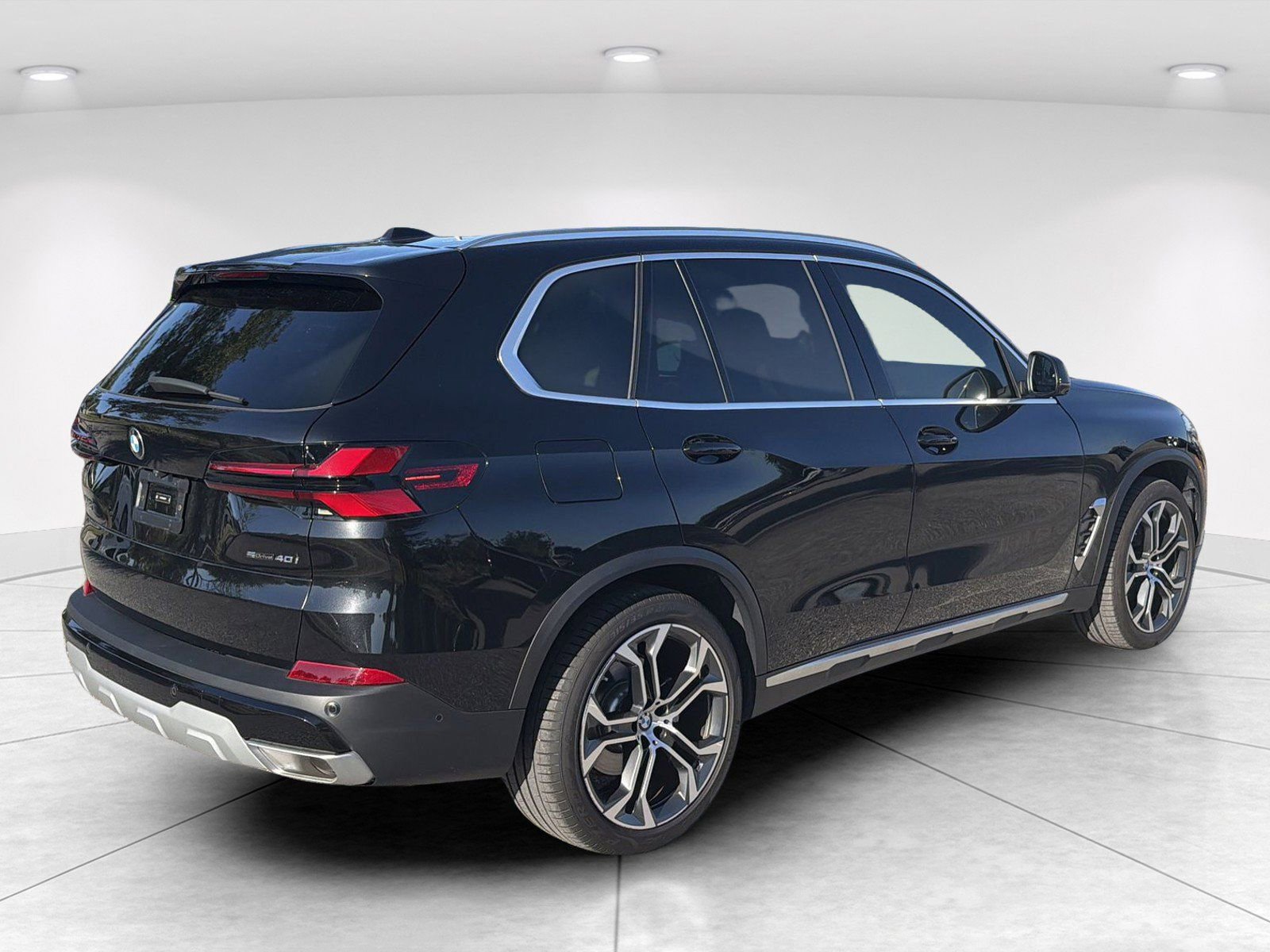 Certified 2025 BMW X5 sDrive40i w/ Premium Package RWD image 4