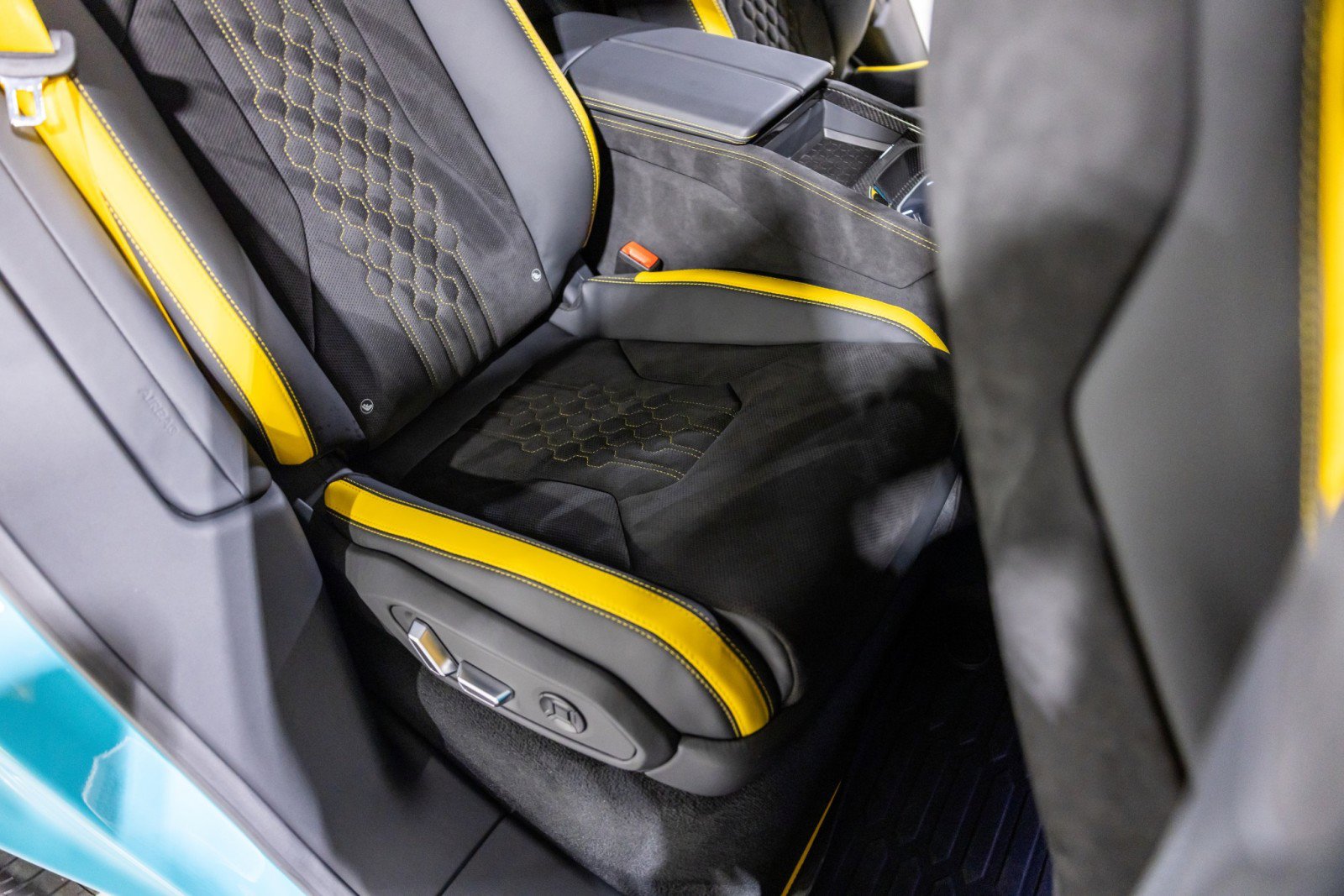 Used 2024 Lamborghini Urus S AWD/4WD image 33