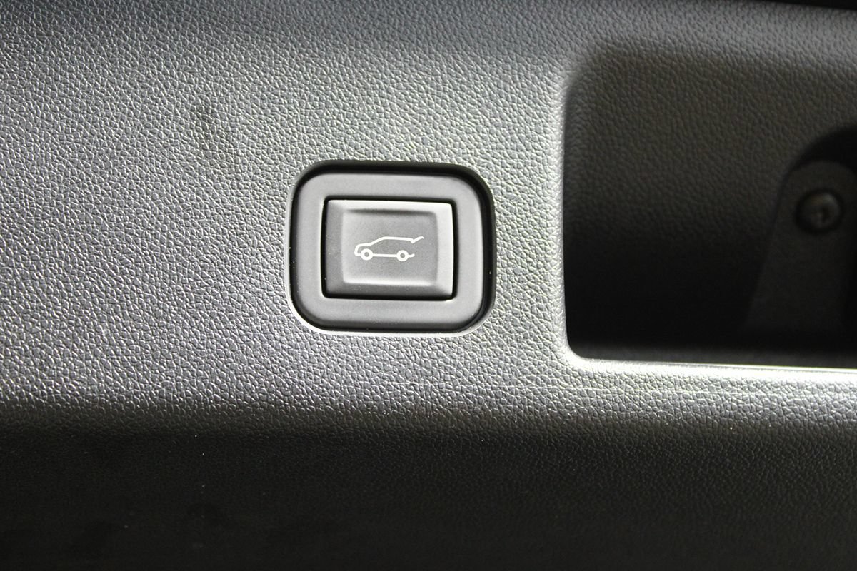 Used 2024 Chevrolet Equinox EV RS w/ LPO, Trailering Package FWD image 28