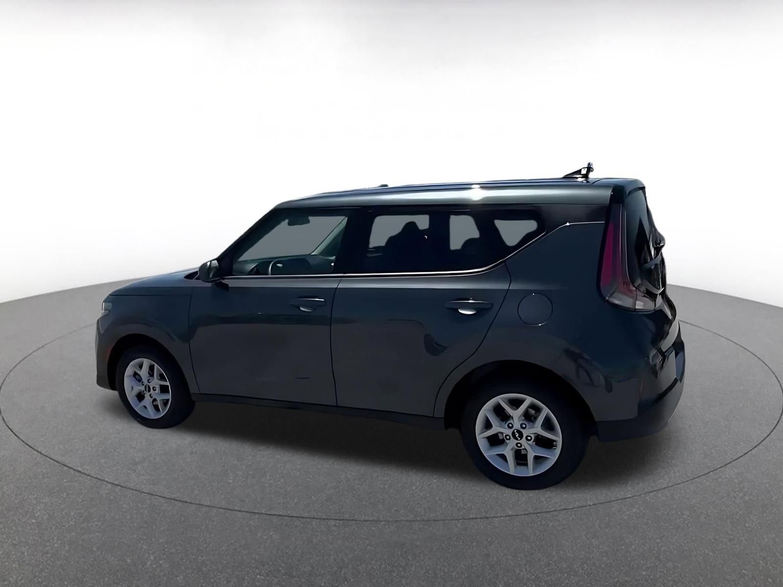 Used 2025 Kia Soul LX w/ LX Technology Package FWD image 10