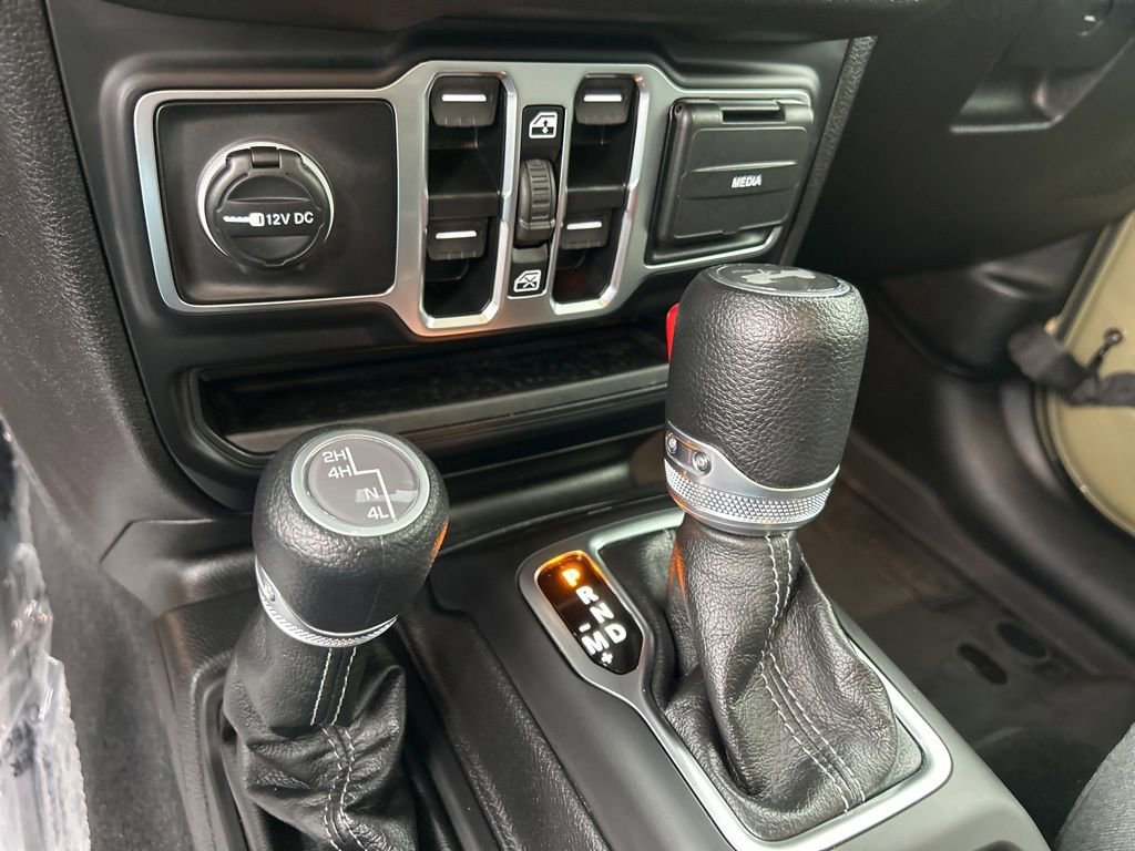 Used 2025 Jeep Wrangler Sport S image 24