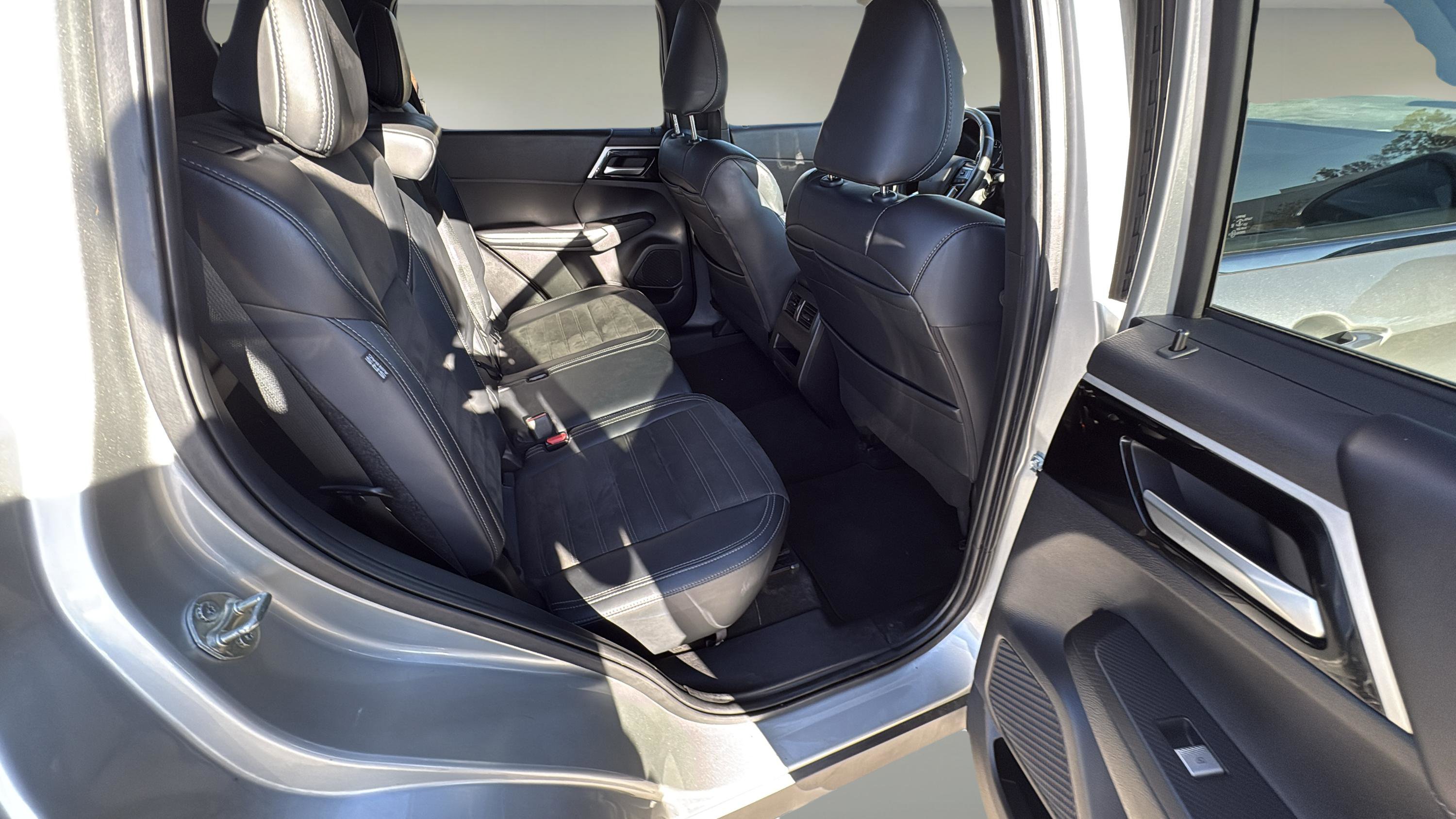 Used 2024 Mitsubishi Outlander SE image 14