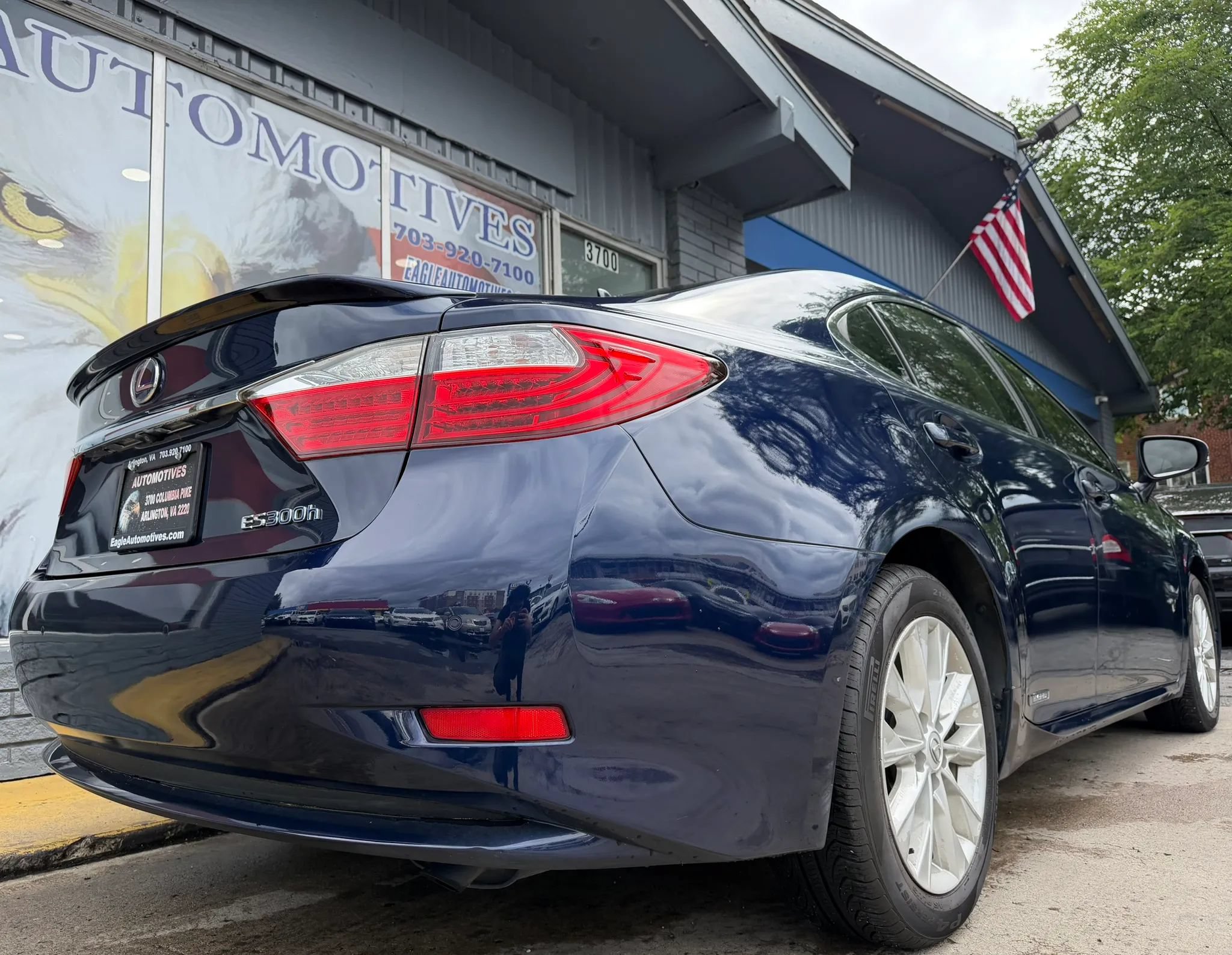 Used 2014 Lexus ES 300h w/ Luxury Package w/Bamboo Trim FWD image 3