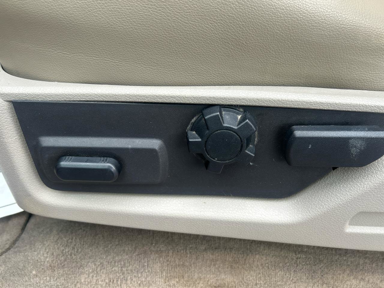 Used 2010 Ford F250 Lariat image 15