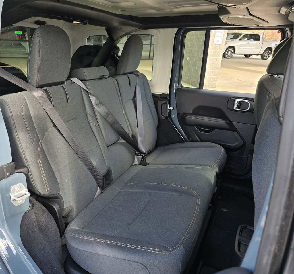 Used 2025 Jeep Wrangler Unlimited Sahara w/ Safety Group image 24