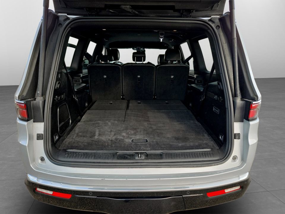 Used 2024 Jeep Wagoneer Series III w/ Flexible Seating Group image 33