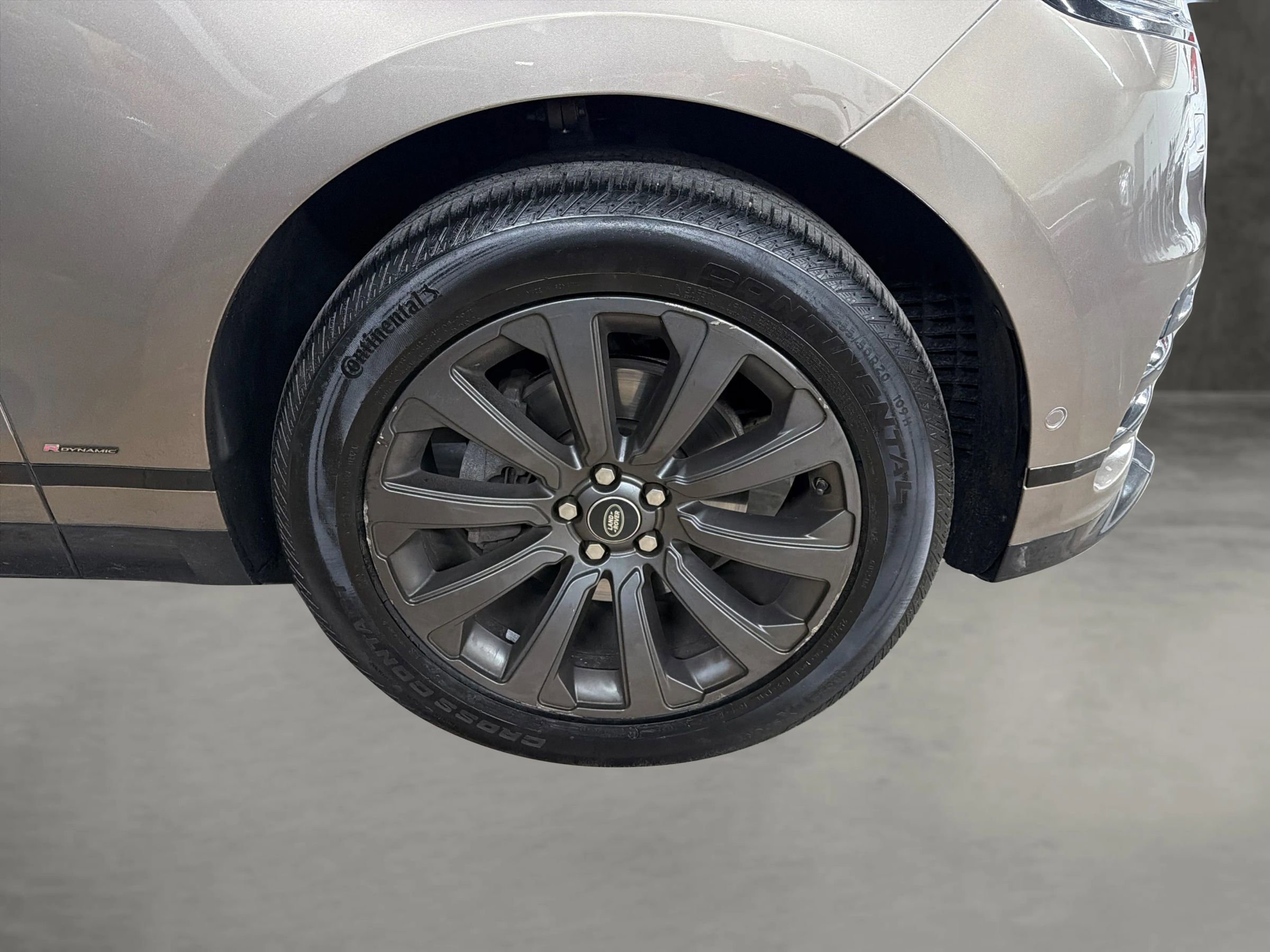 Used 2018 Land Rover Range Rover Velar R-Dynamic SE image 18