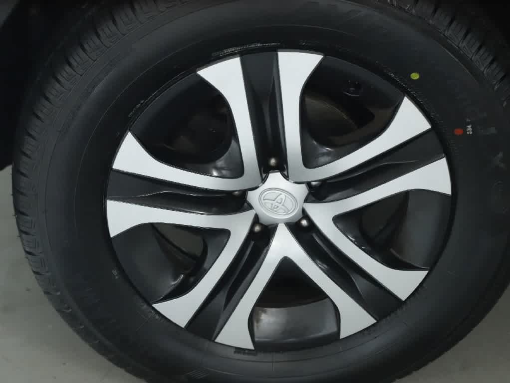 Used 2018 Toyota RAV4 LE w/ All Weather Liner Package AWD/4WD image 36