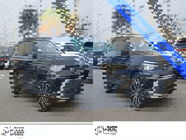 Certified 2025 Volkswagen Taos SE image 1