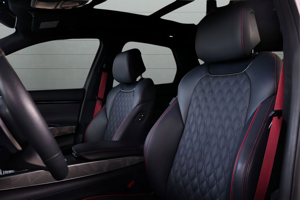 Used 2024 Genesis GV70 3.5T Sport w/ Sport Advanced Package image 49