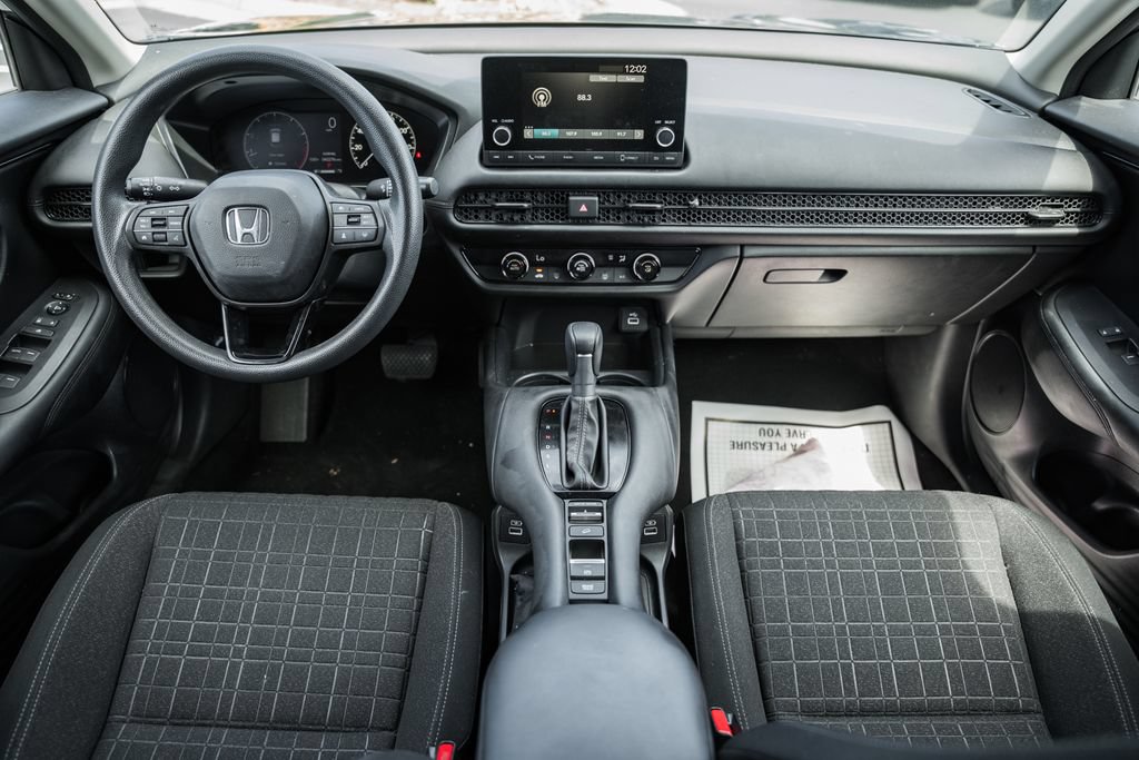 Used 2023 Honda HR-V LX image 17