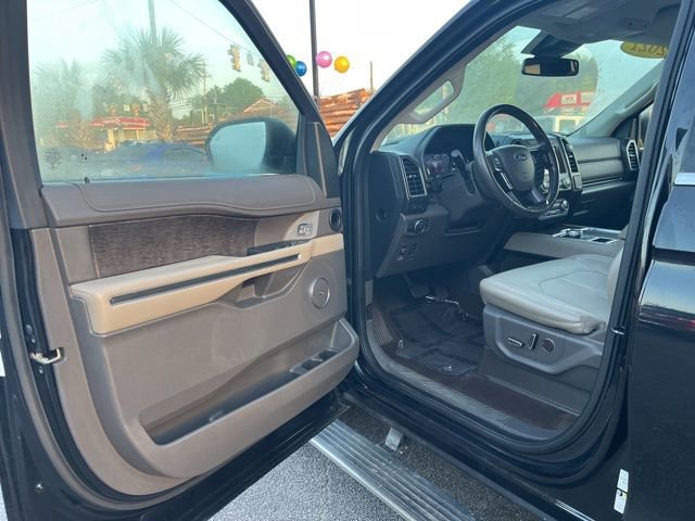 Used 2021 Ford Expedition Limited image 4