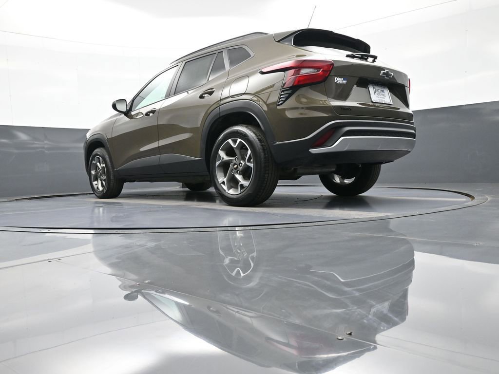 Used 2024 Chevrolet Trax LT w/ Driver Confidence Package image 30