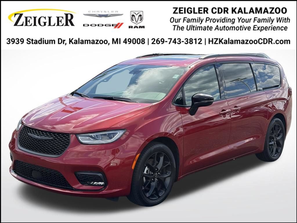 Certified 2025 Chrysler Pacifica Limited FWD video 1