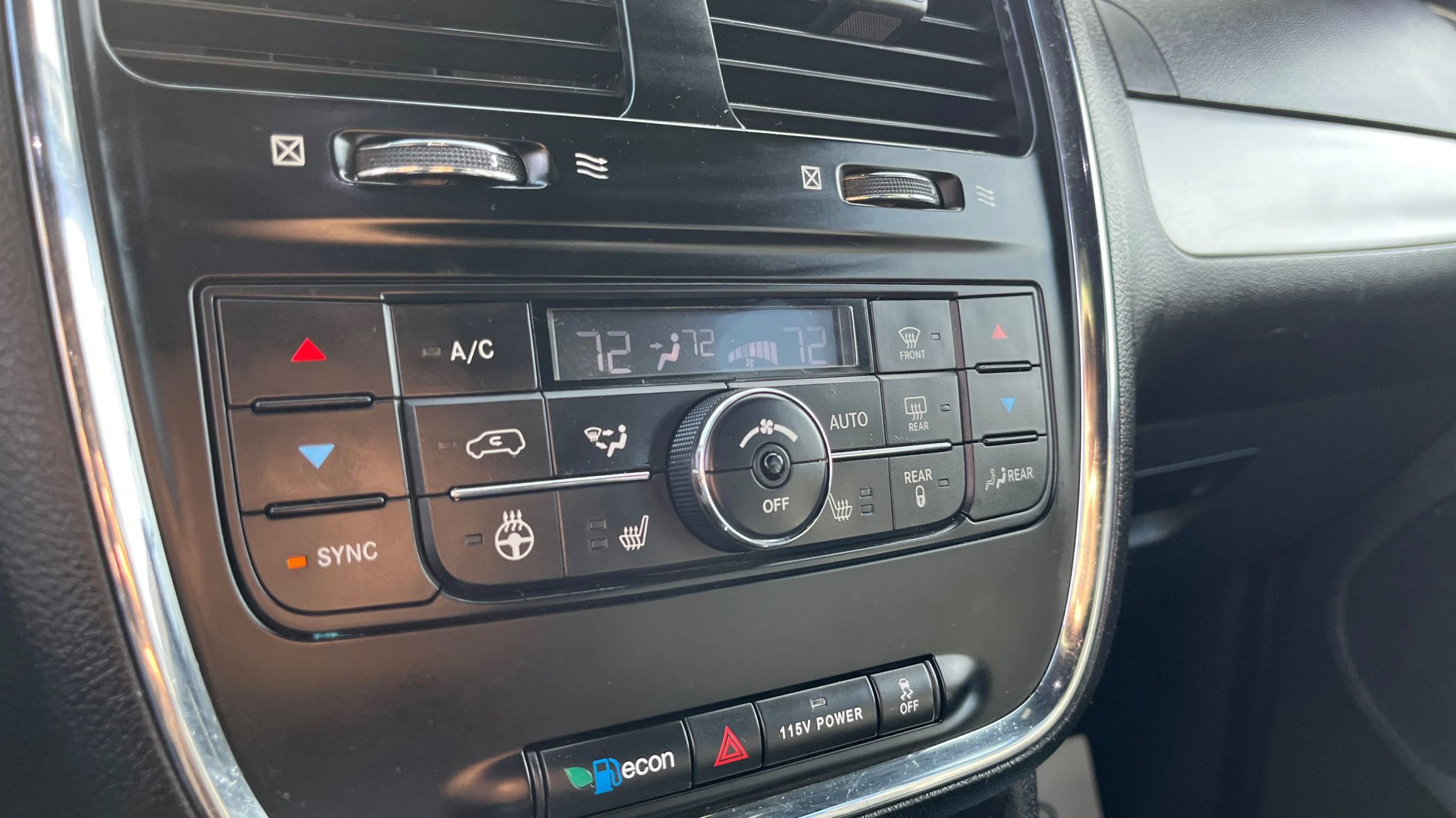 Used 2018 Dodge Grand Caravan SXT w/ Blacktop Package image 25