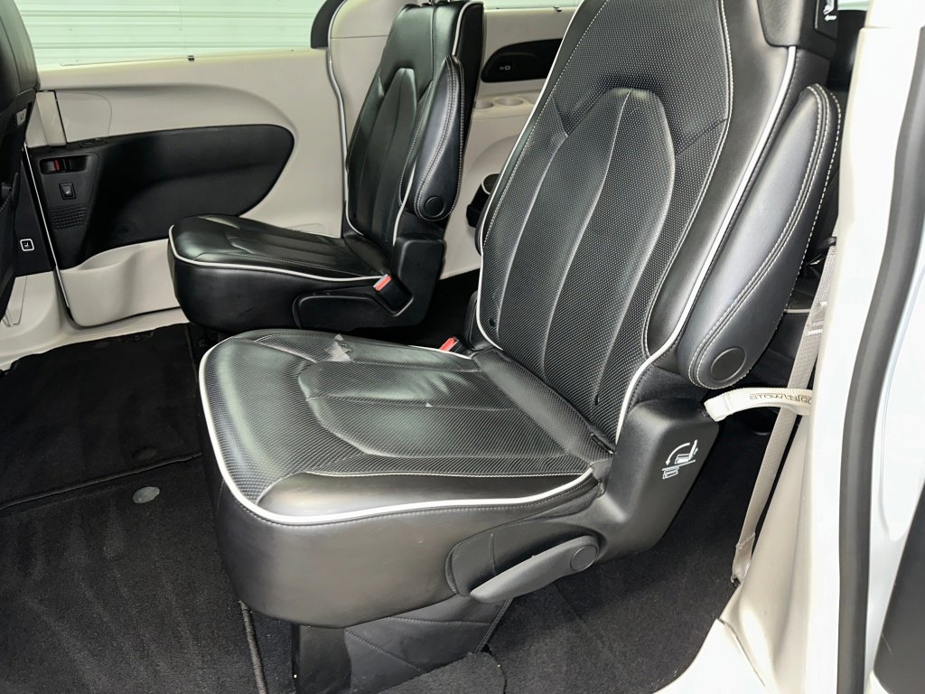 Used 2023 Chrysler Pacifica Limited image 20