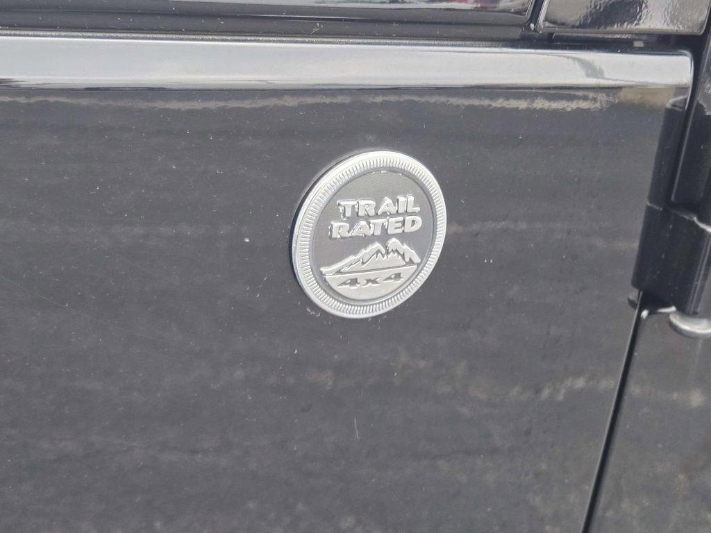 Used 2015 Jeep Wrangler Unlimited Sahara image 20