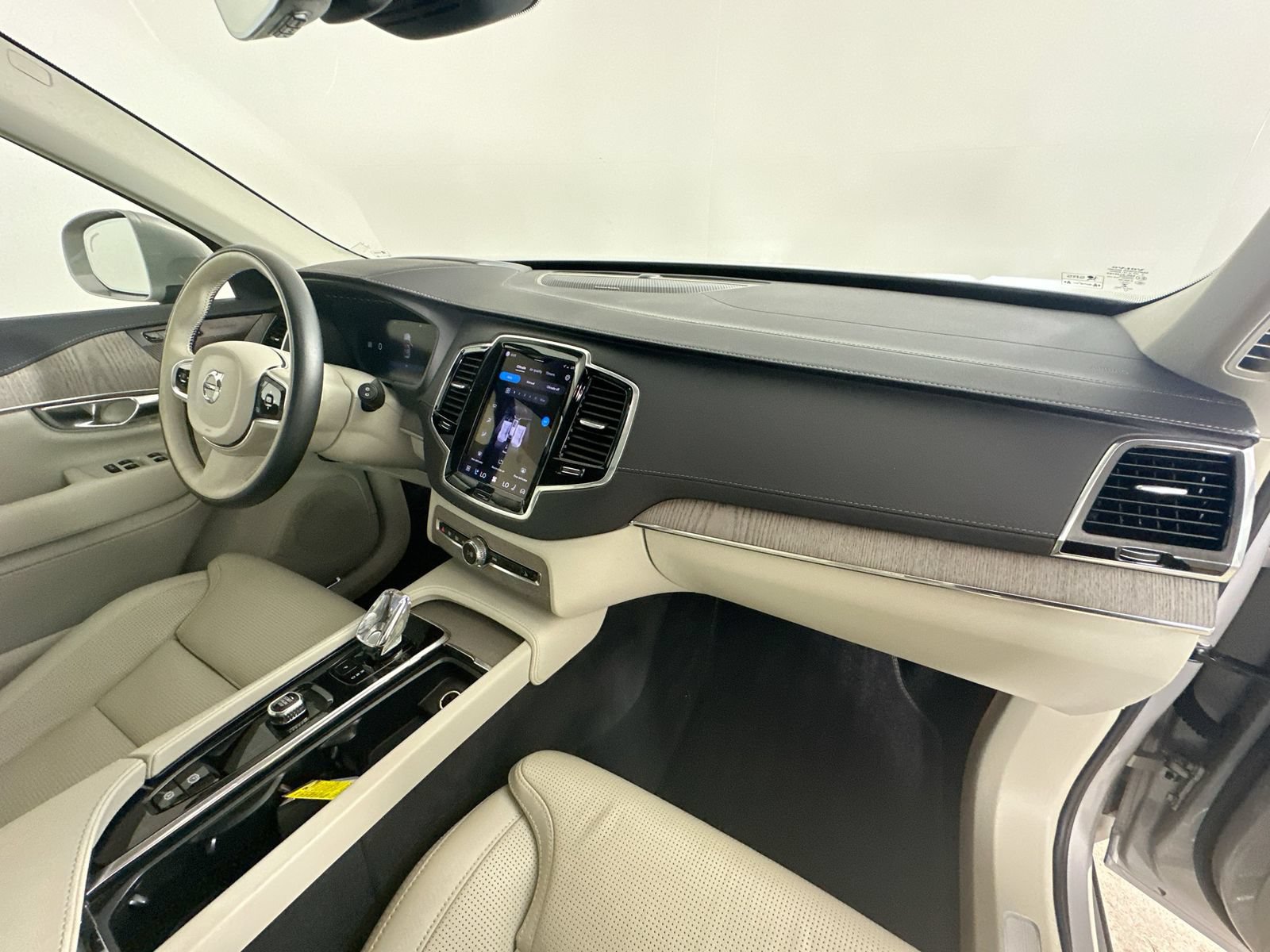 Used 2023 Volvo XC90 T8 Ultimate w/ Protection Package Premier AWD/4WD image 45