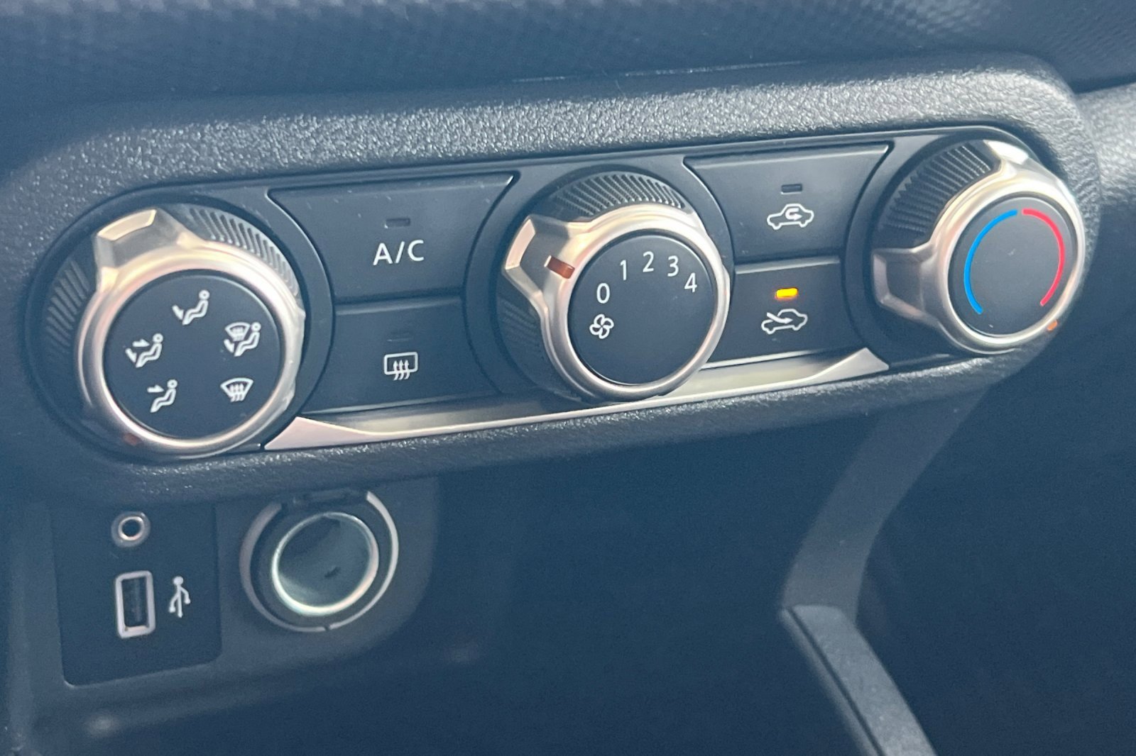 Used 2022 Nissan Kicks S image 17