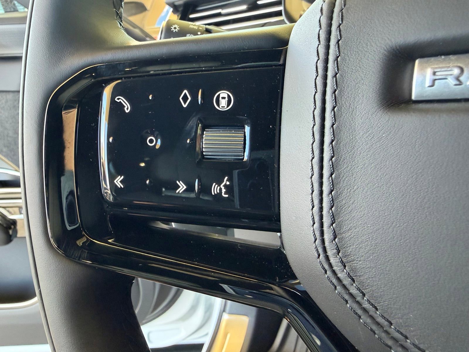 New 2026 Land Rover Range Rover Sport Dynamic SE image 11