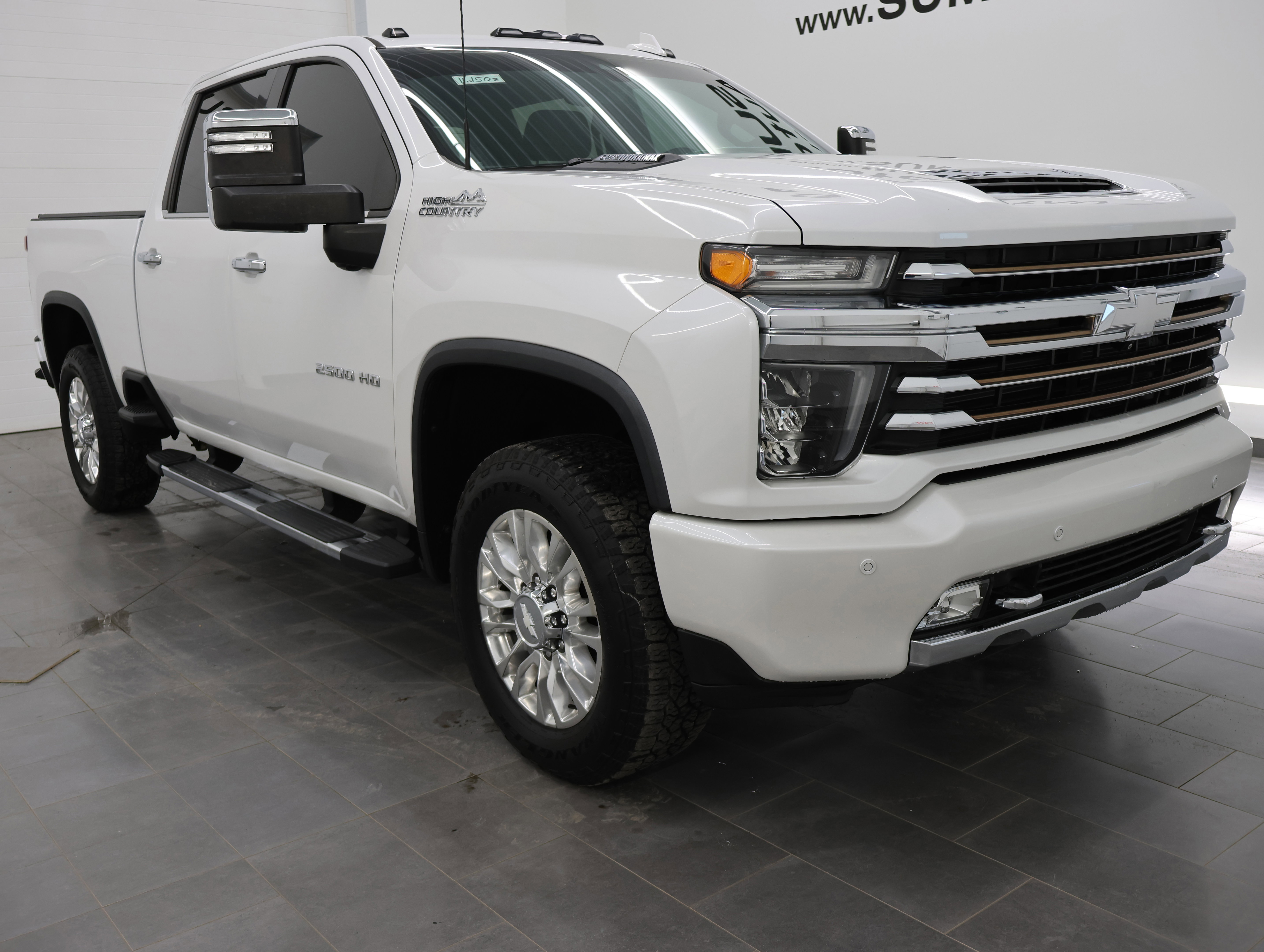 Used 2021 Chevrolet Silverado 2500 High Country w/ Z71 Off-Road Package image 2