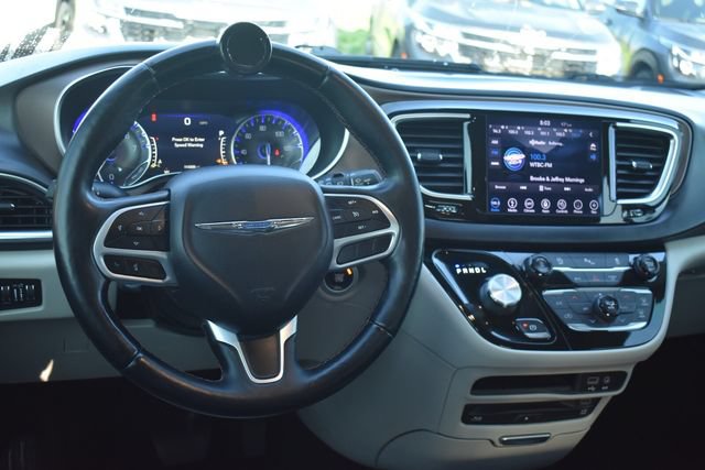 Used 2018 Chrysler Pacifica Touring-L Plus FWD image 22