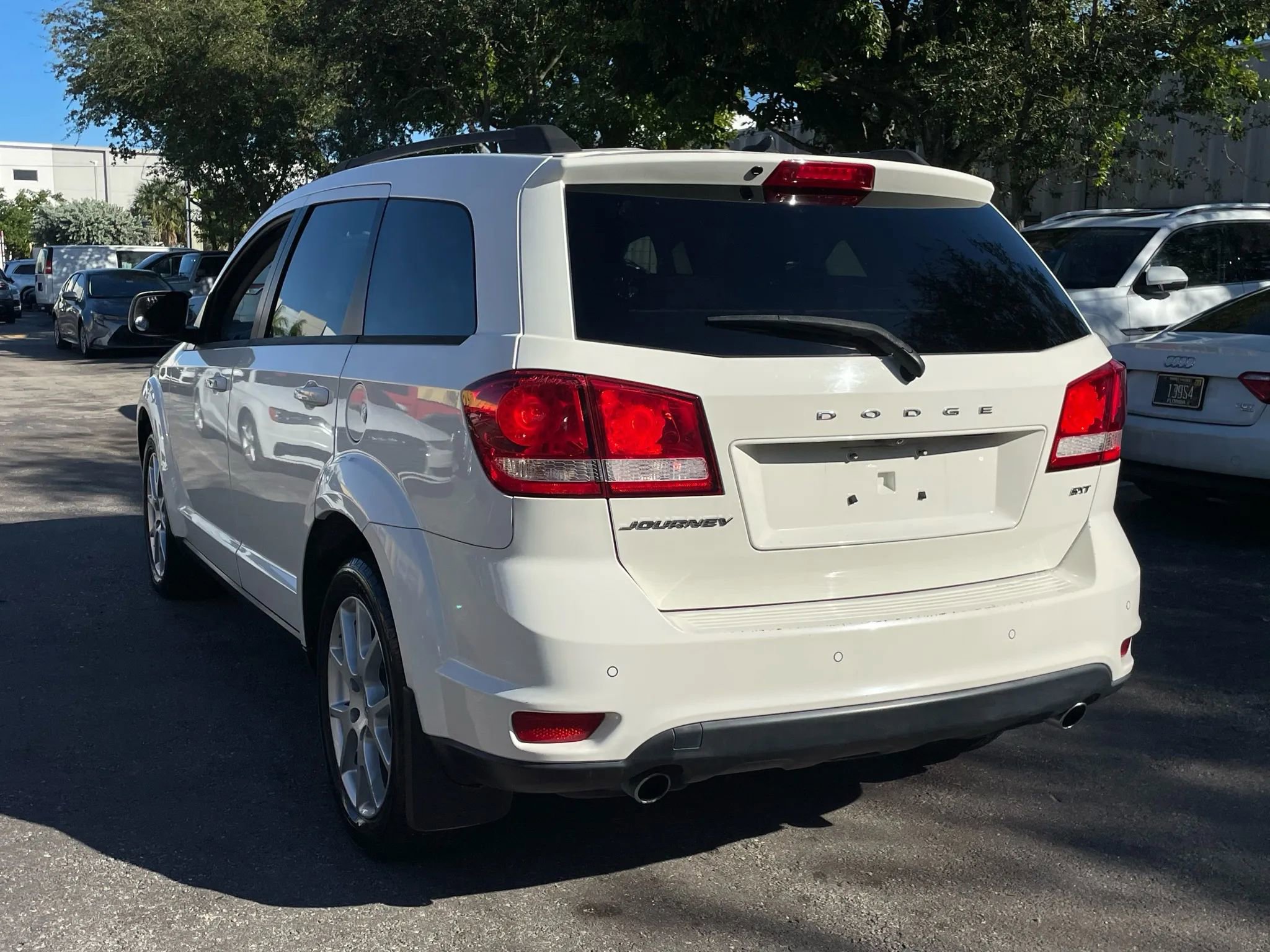 Used 2014 Dodge Journey SXT w/ Flexible Seating Group image 9