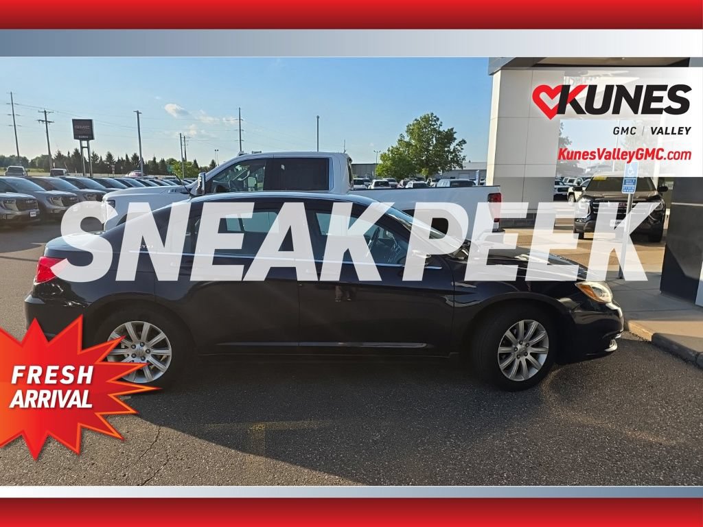 Used 2013 Chrysler 200 Touring FWD image 6