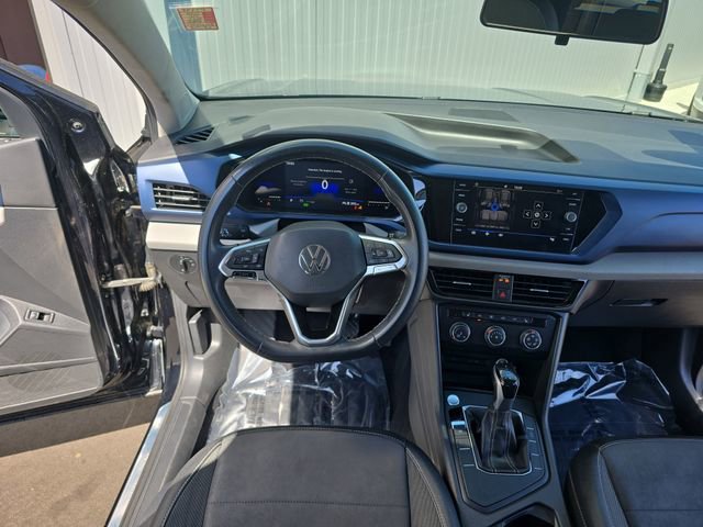 Used 2022 Volkswagen Taos SE FWD image 12