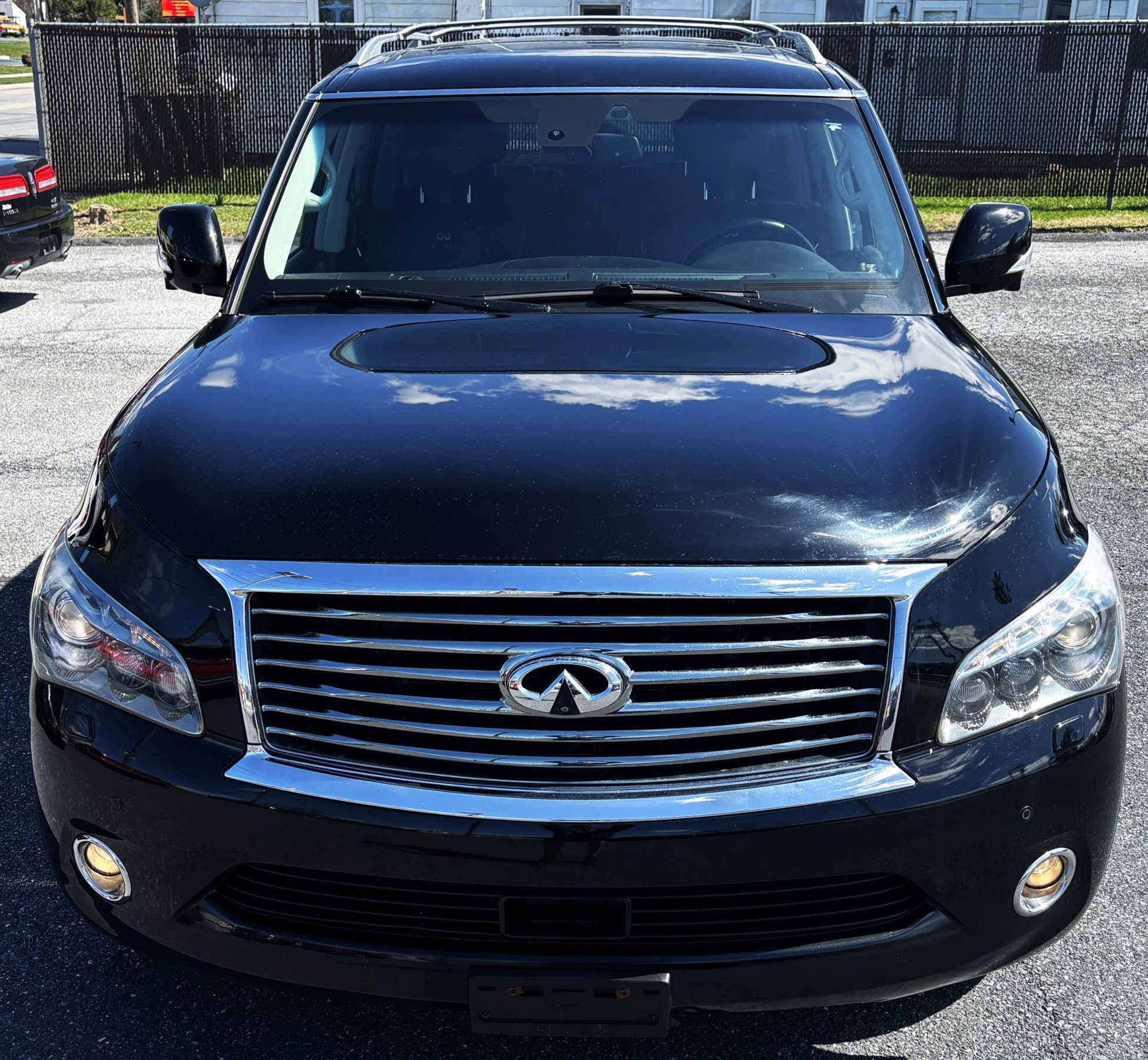 Used 2012 INFINITI QX56 4WD w/ Deluxe Touring Pkg image 2