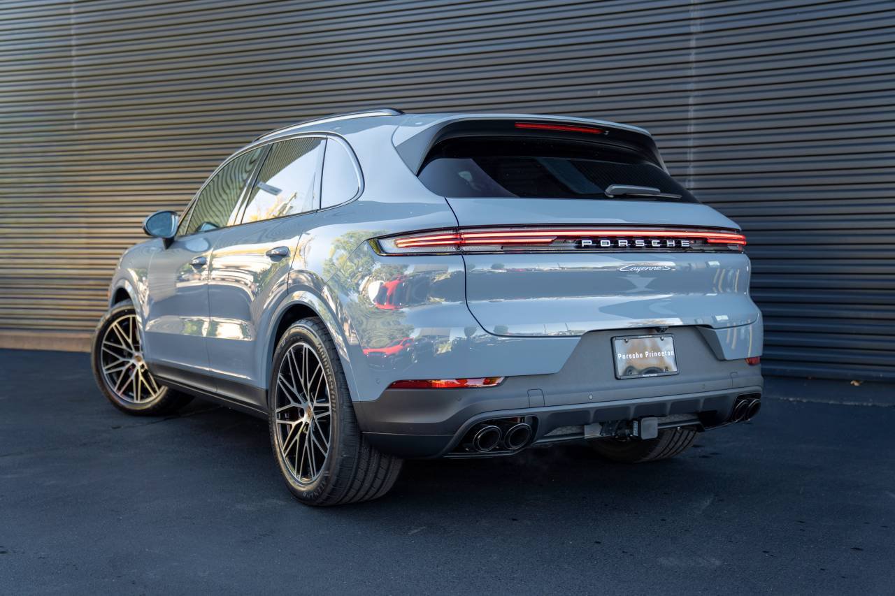 New 2026 Porsche Cayenne S AWD/4WD image 3