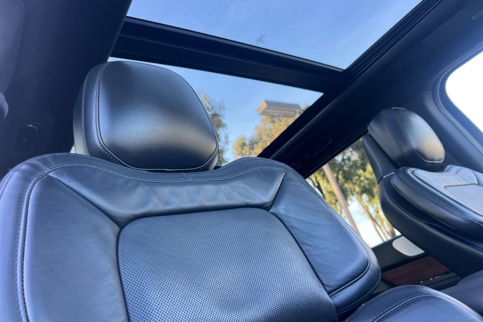 Certified 2023 Lincoln Navigator Reserve image 18