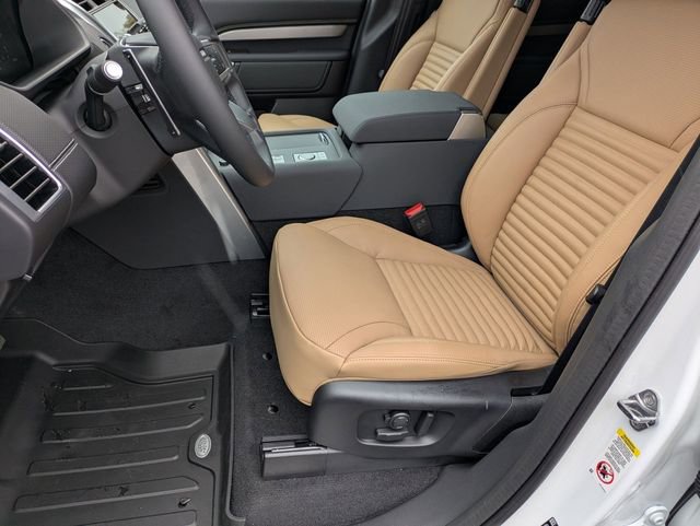 New 2026 Land Rover Discovery Dynamic SE image 12