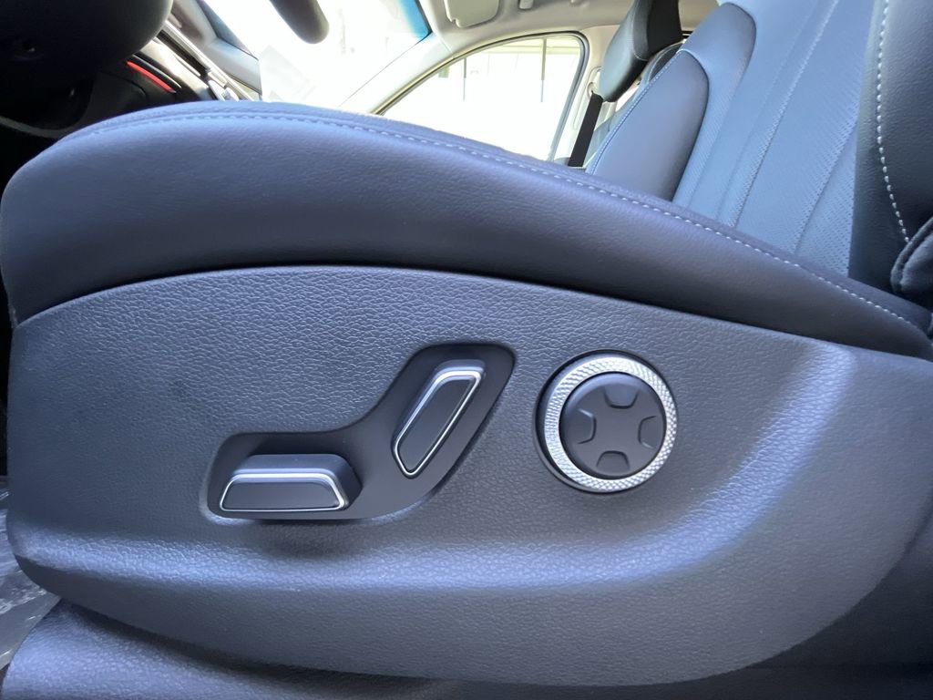 New 2026 Genesis GV80 2.5T Select image 14