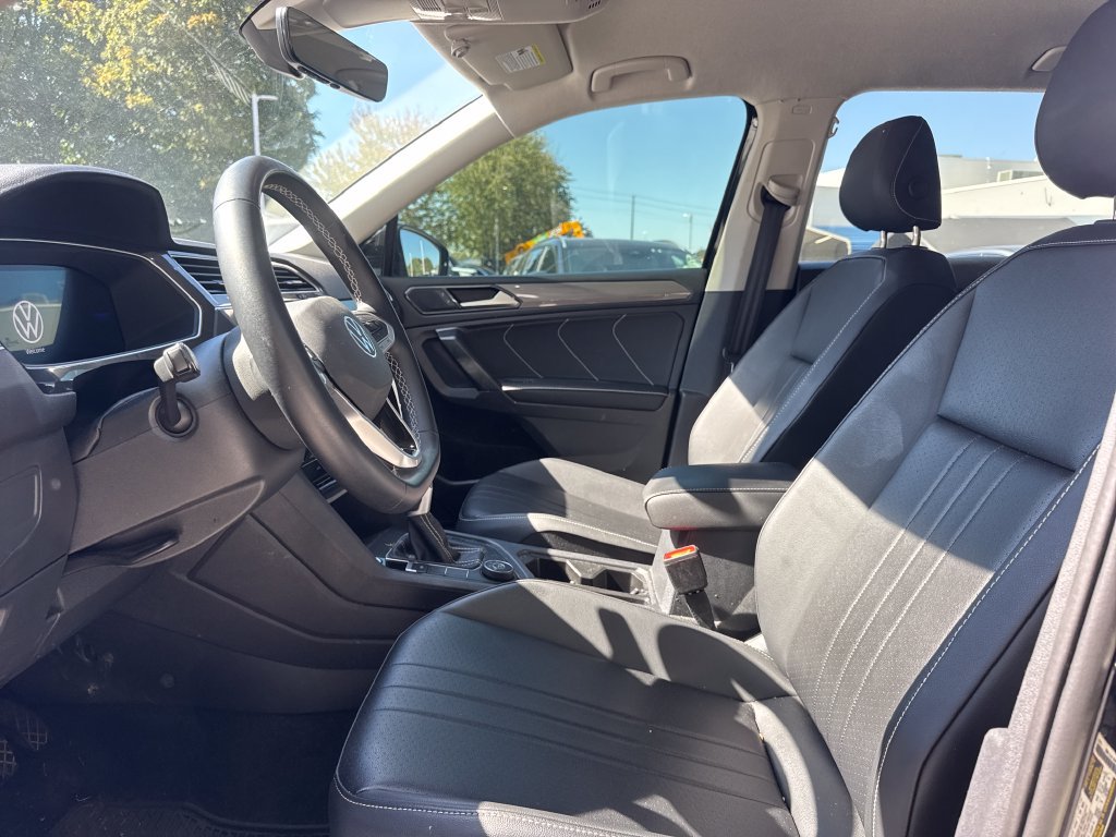 Used 2024 Volkswagen Tiguan SE AWD/4WD image 12